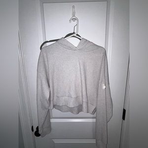 Alo Muse Hoodie size medium in white! Lightly worn